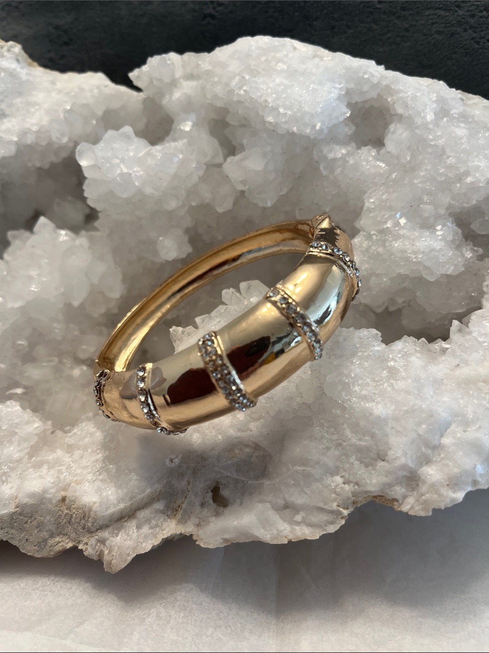 😍CLEARANCE - NWT N72 JOE FRESH Goldtone Hinged Bracelet with Crystal Accents